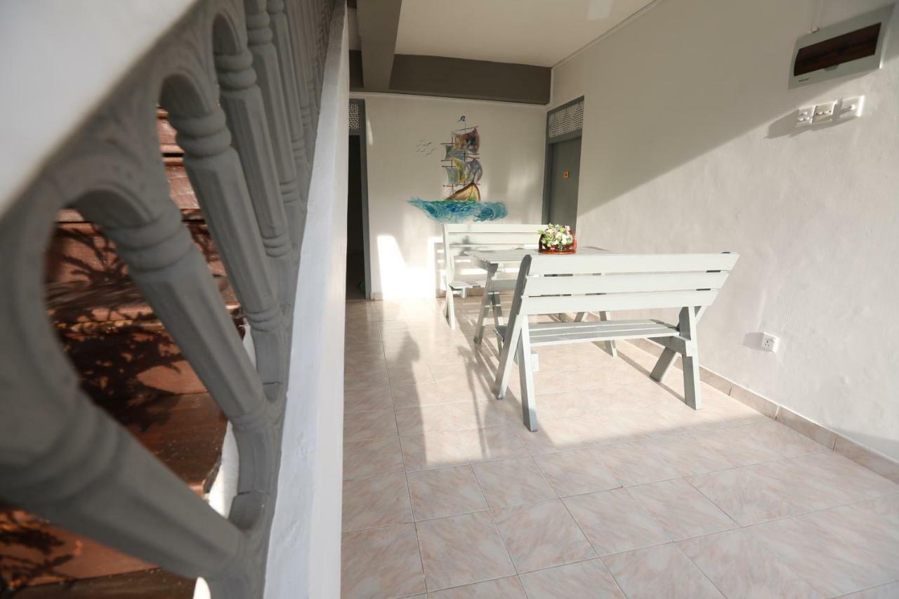 Dock Holiday Guest House Unawatuna Exterior photo