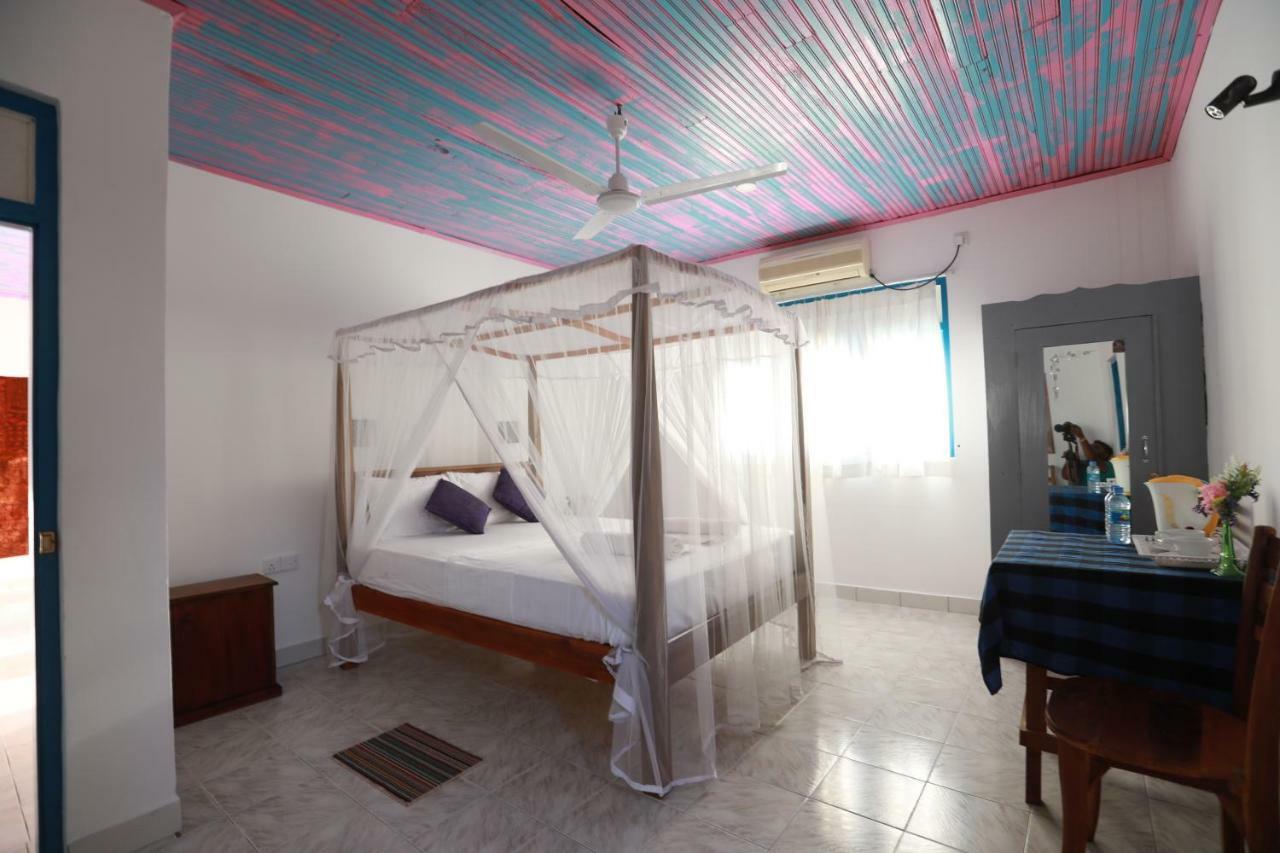 Dock Holiday Guest House Unawatuna Exterior photo